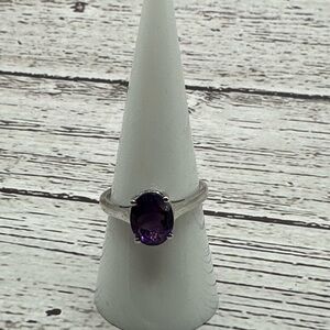 Elegant Silver Ring with Amethyst Stone